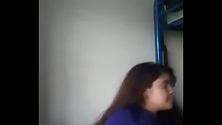 Moviendo su culito